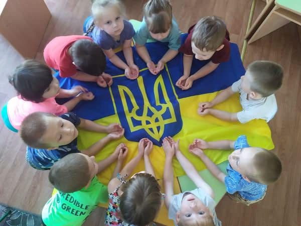 Юні громадяни дізнаються про Конституцію своєї країни