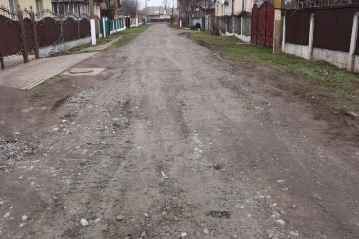 На провулку Білозерському в Борзні завершили підсипання та вирівнювання дороги