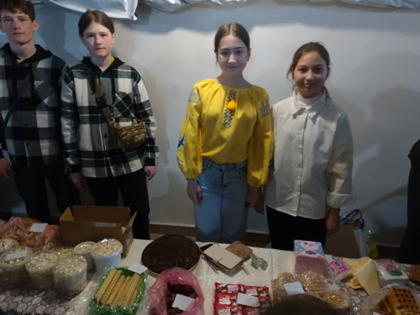 У Борзнянській школі ім. Х. Алчевської зібрали 40 тисяч гривень на ярмарку