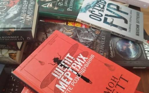 Нові книги у Борзні: бібліотечний фонд поповнили за кошти громади