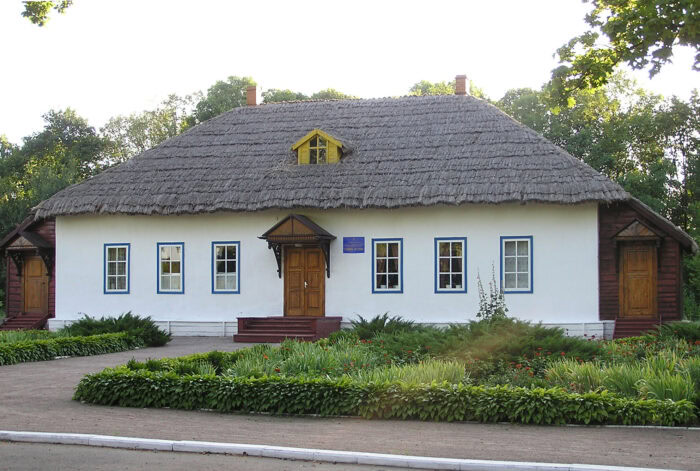 Імʼя їй придумав чоловік, який її зраджував. А вона продала хутір під Борзною, щоб видати його книжки: історія Ганни Барвінок