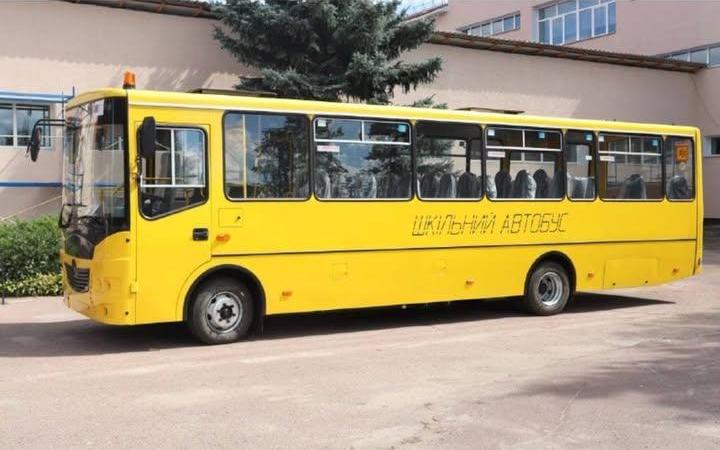 У Борзні передали новий спеціалізований шкільний автобус для місцевої школи