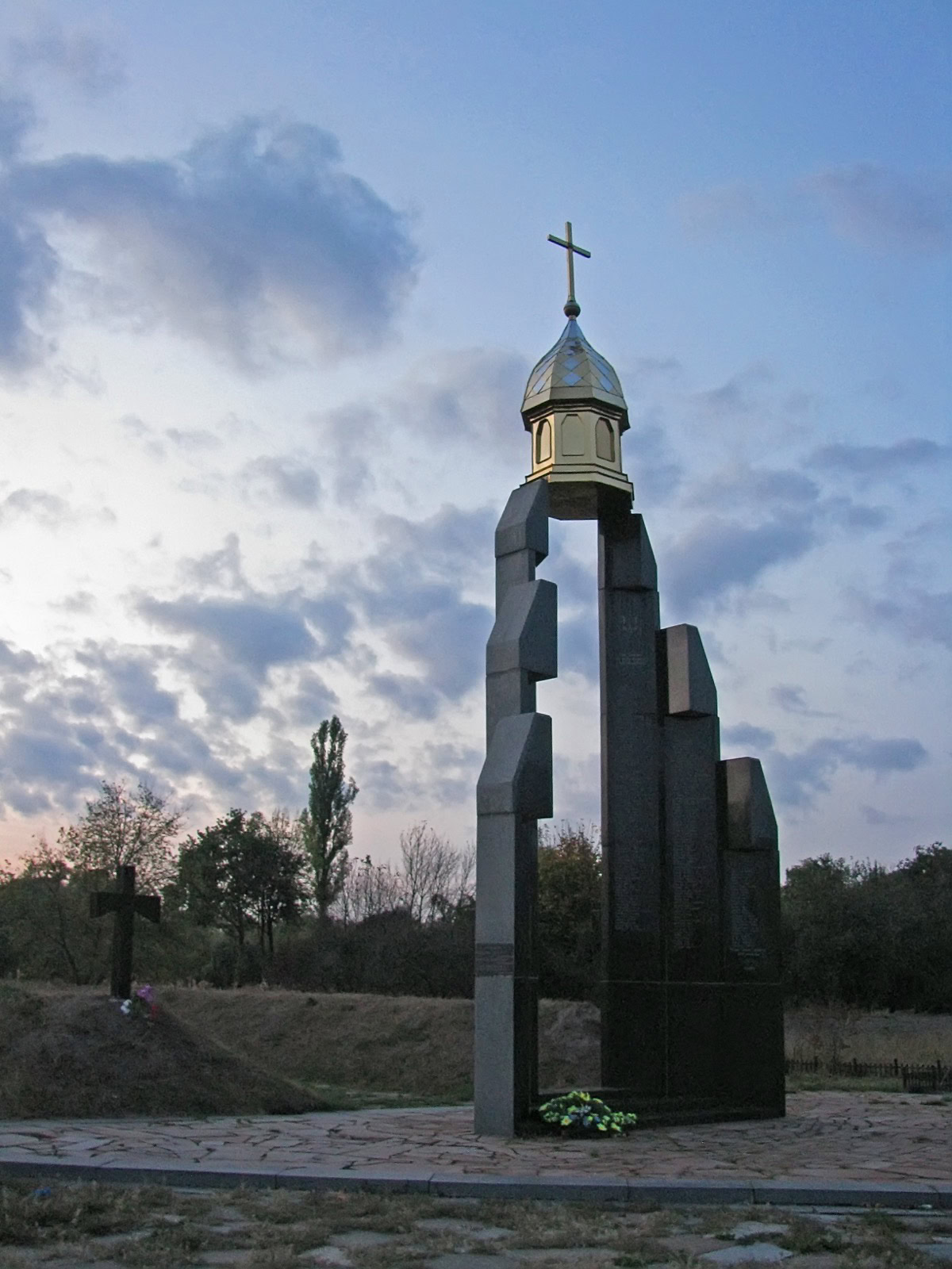 Шостий зліва в нижньому ряду: борзнянець Іван Шура-Бура, розстріляний під Базаром