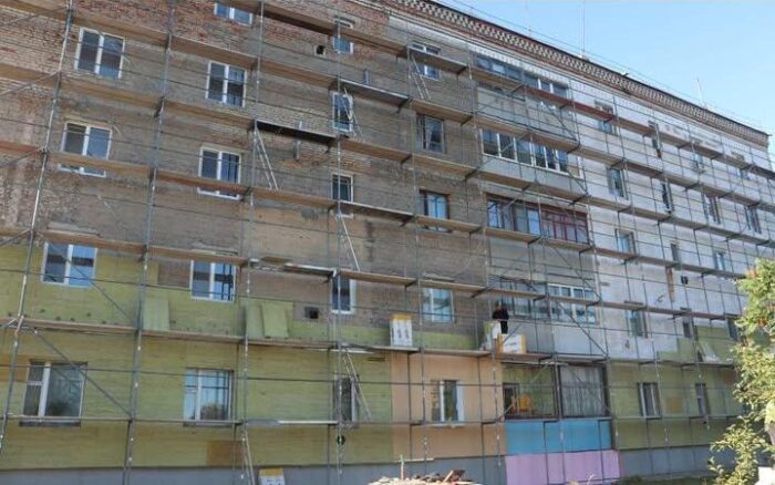 У Борзні триває капітальний ремонт багатоквартирних будинків