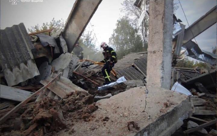 Ворожі дрони атакували сільгосппідприємство у Борзні