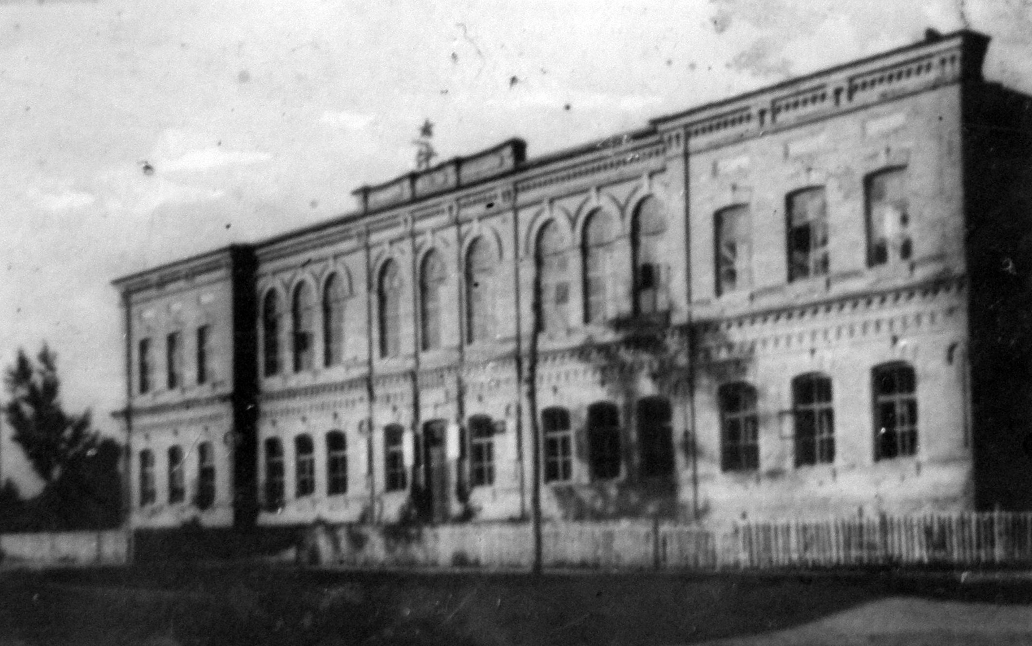 Хлопець, який утік від розстрілу під Борзною: Анатоль Олійник і його короткі тридцять три роки